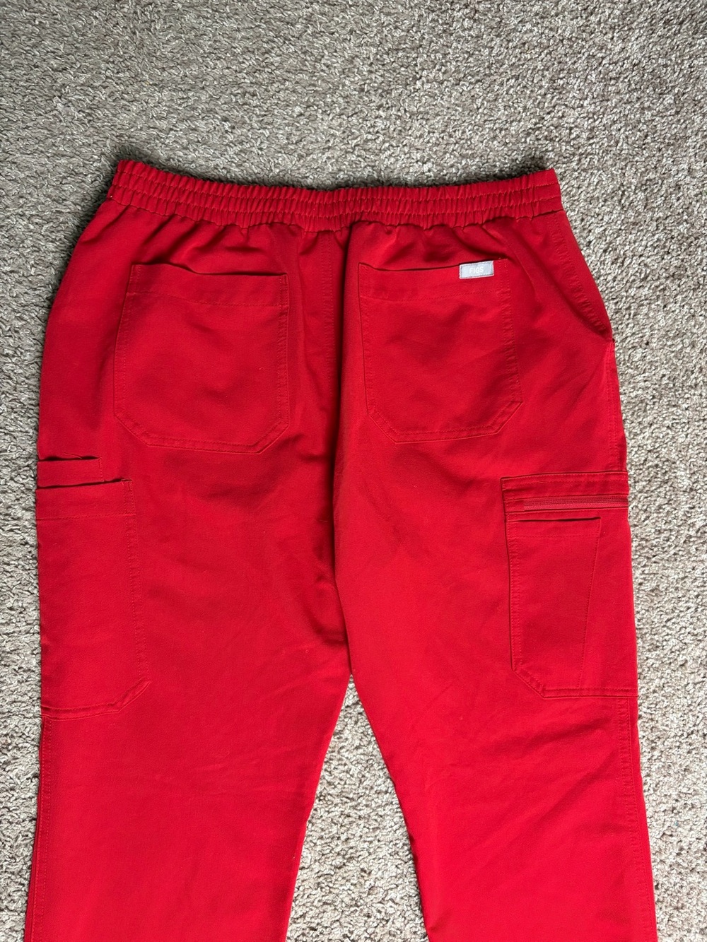 Figs technical collection scrub set in bright red size medium - Picture 9 of 9